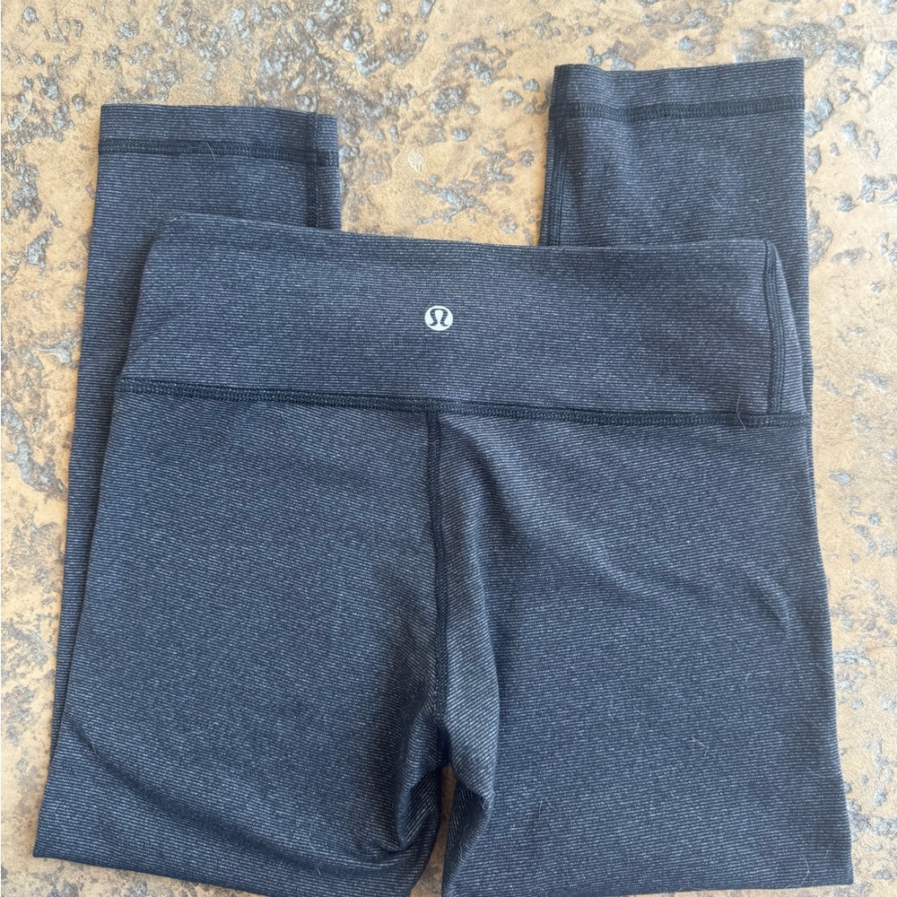 Lululemon crop size 4 like new